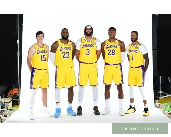 湖人新赛季阵容引关注詹姆斯携手新星力争总冠军